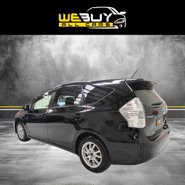 2012 Prius Alpha - Image 4