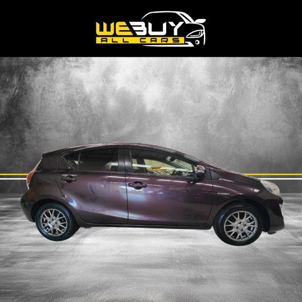 2015 Toyota Aqua - Image 2