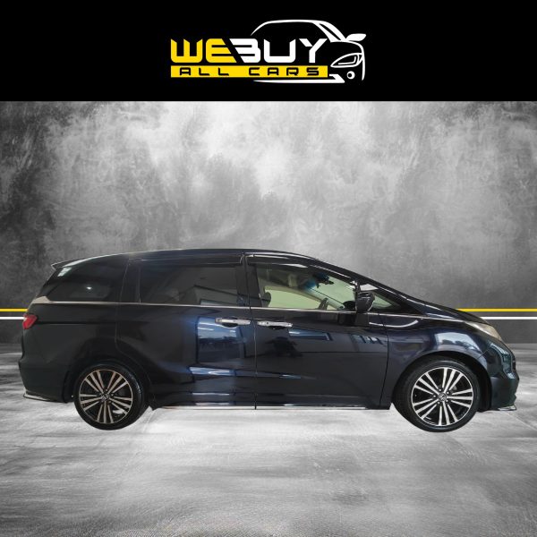 2013 Honda Odyssey Absolute - Image 2