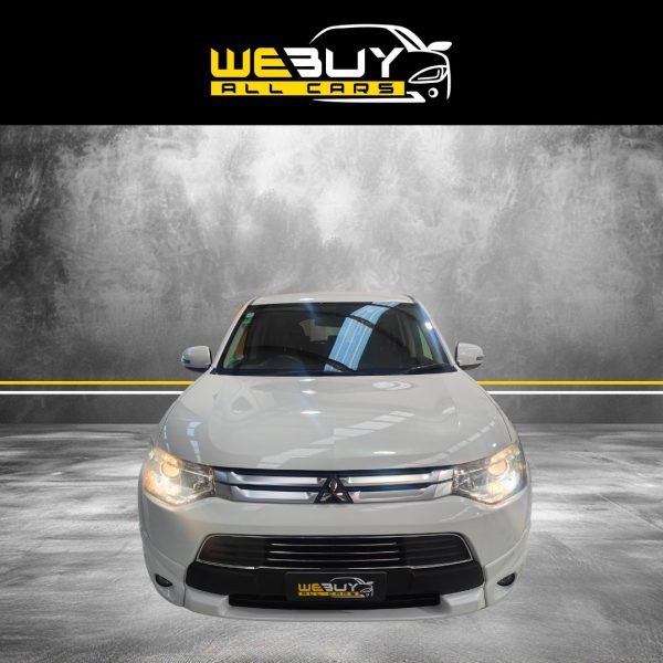 2014 Mitsubishi Outlander PHEV - Image 9