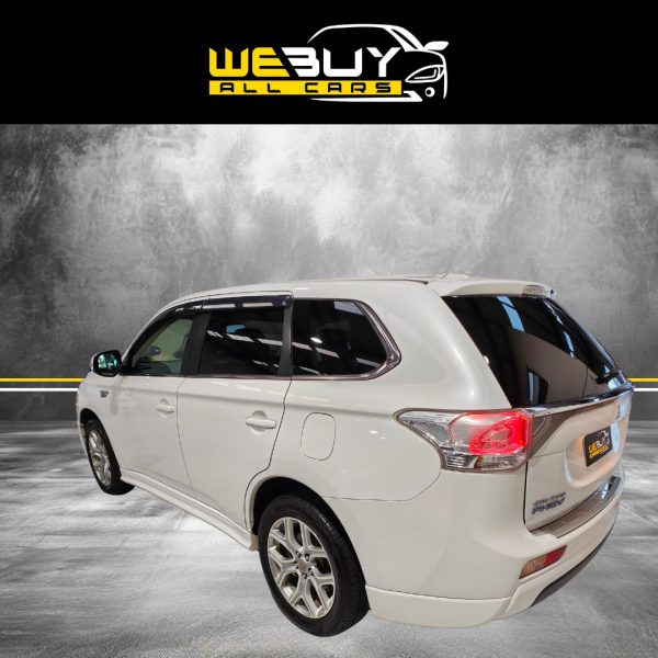 2014 Mitsubishi Outlander PHEV - Image 8
