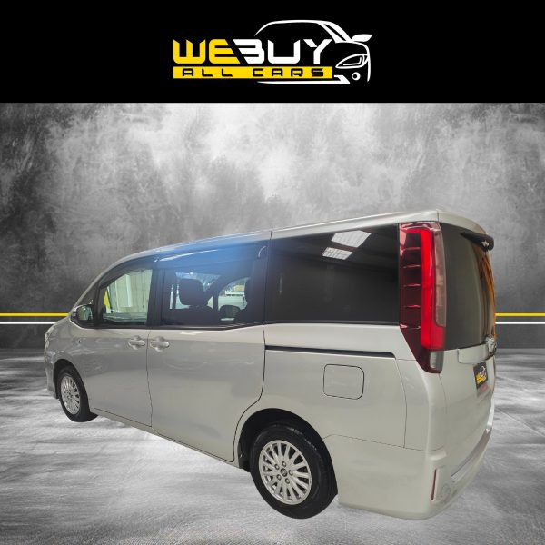 2015 Toyota Noah - Image 7
